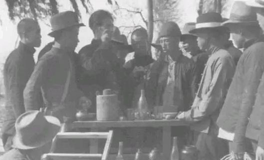 1942年，赵兴兰被捕。在狱中，一个伪军说要救他出去，赵兴兰以为伪军是自己人，便