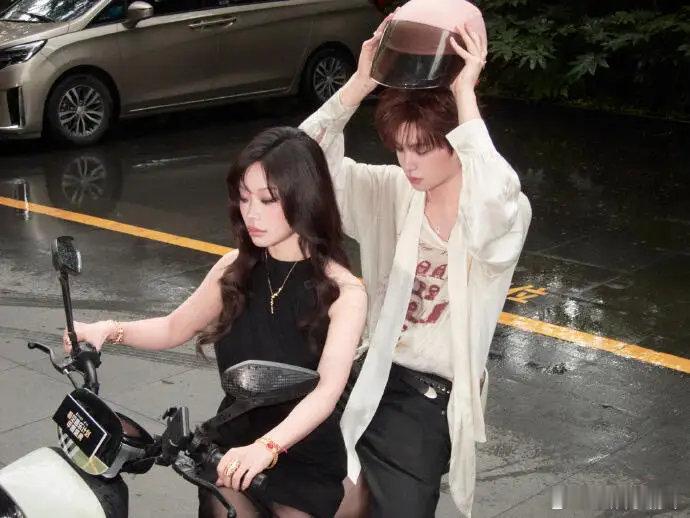 黄明昊万妮达合照万妮达晒了与黄明昊合照🈶~万妮达晒与黄明昊合照寻宝藏小分队里两