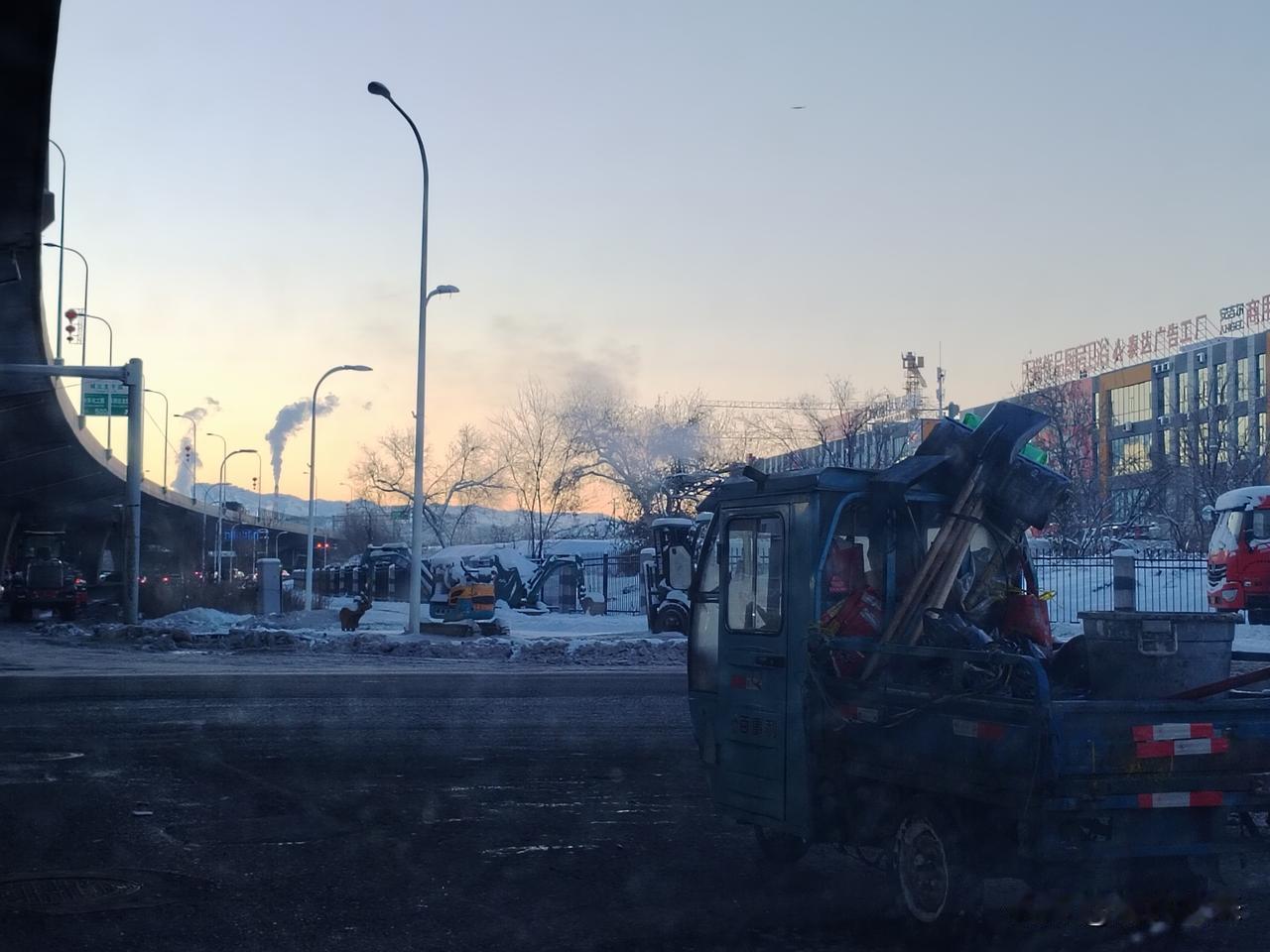 一场暴雪过后，乌鲁木齐的温度立马下降了不少，早晨车打着后不敢原地怠速太久怕积碳，