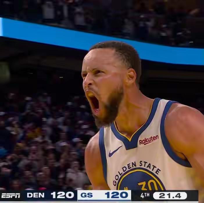 库里这场又拿了42分，真是把人看呆了。
一个35岁的老将，末节加时赛一个人扛着球