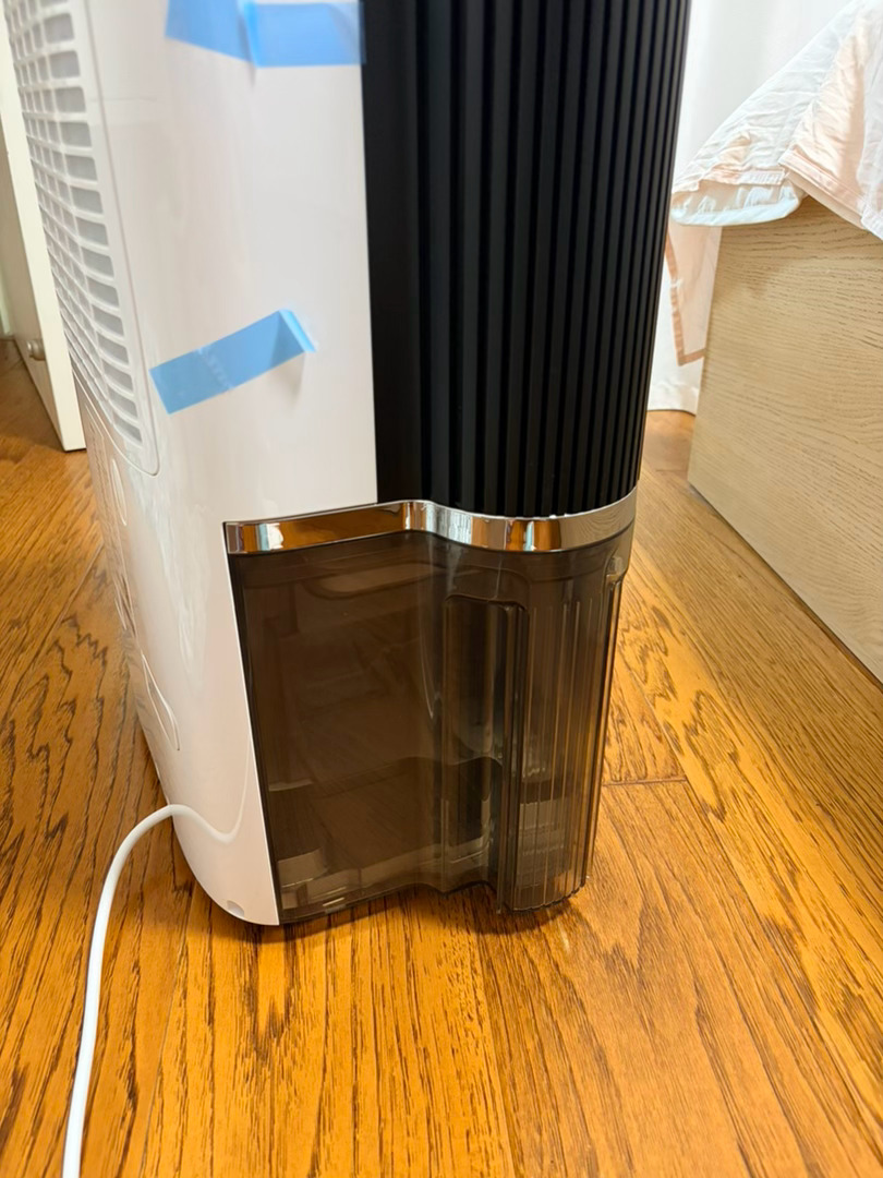 去年夏天湿度高的我有好多个晚上喘不开气儿，今年夏天有了除湿机终于能畅快呼吸了，床