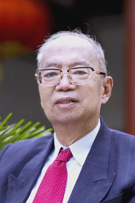 清华教授赵家和身家千万，却在肺癌晚期时，死活不肯买500元一片的进口药。

（主