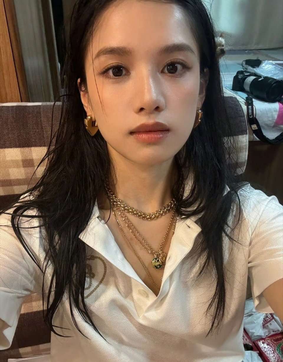 皮肤很好，就是嘴唇太厚了，红不了 ​​​