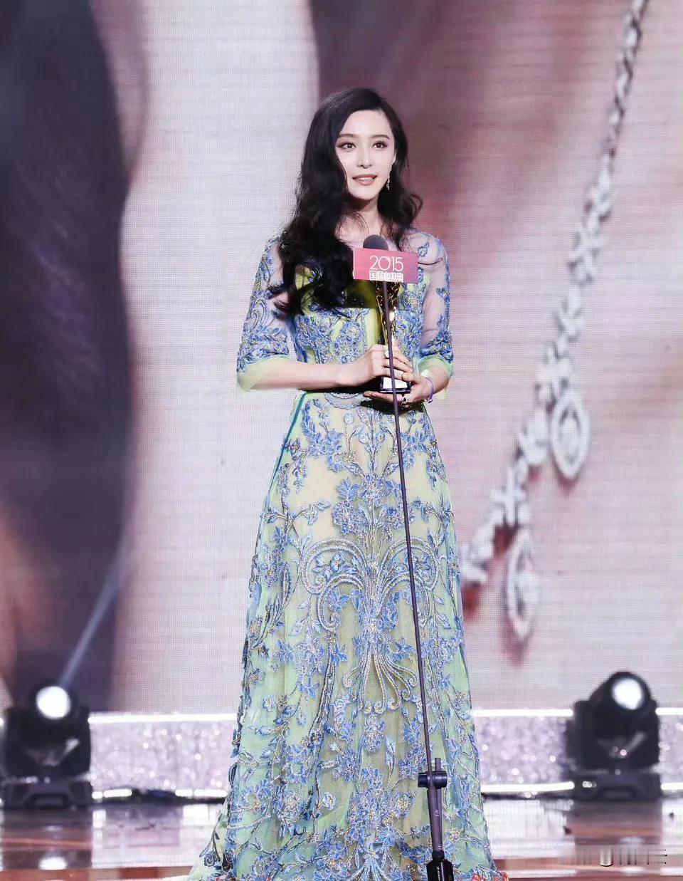 几位曾经炙手可热的女星，如今因偷税漏税和私生活混乱，纷纷沉寂或面临封杀，现状令人