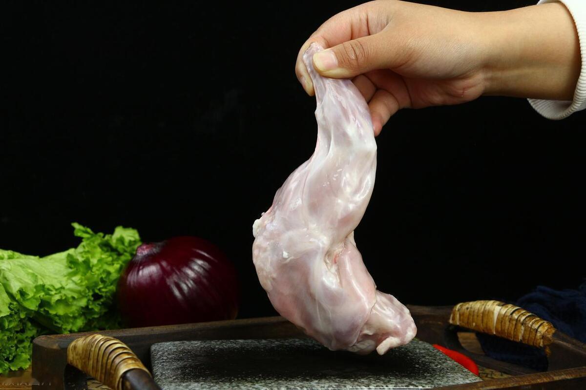 人只吃兔子肉真会饿死？答案是：真的！而且吃得越多死得越快
 
19世纪中叶，欧洲