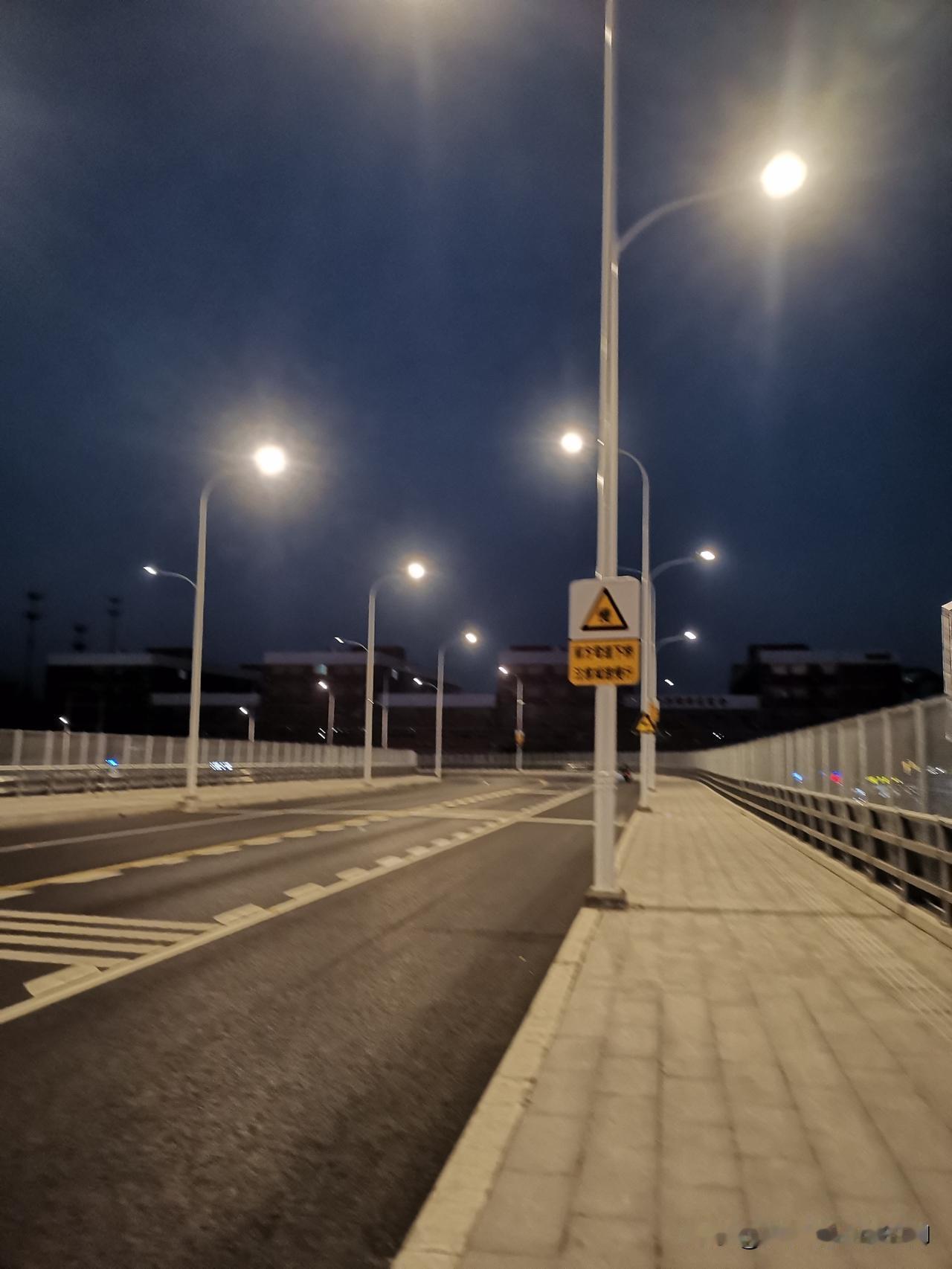 天南地北大拜年马年大吉大利，马到成功，好运连连，财运亨通，合家欢乐，鹏程万里，门