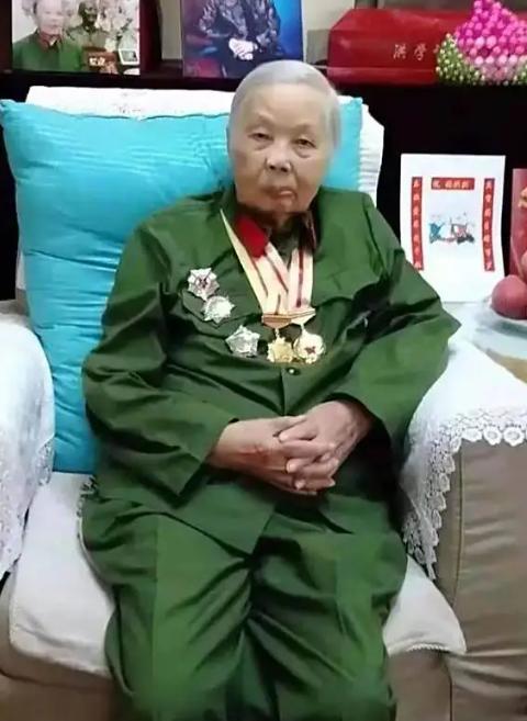 1951年，开国上将洪学智的夫人张文，在山西寻女12年无果。饥肠辘辘时被一村民邀