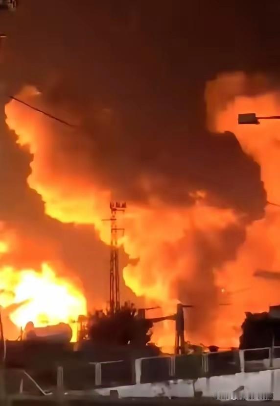 凌晨六点，7枚航空炸弹！

当美国总统特朗普高调发帖，说我摆平了，他们停火了不到