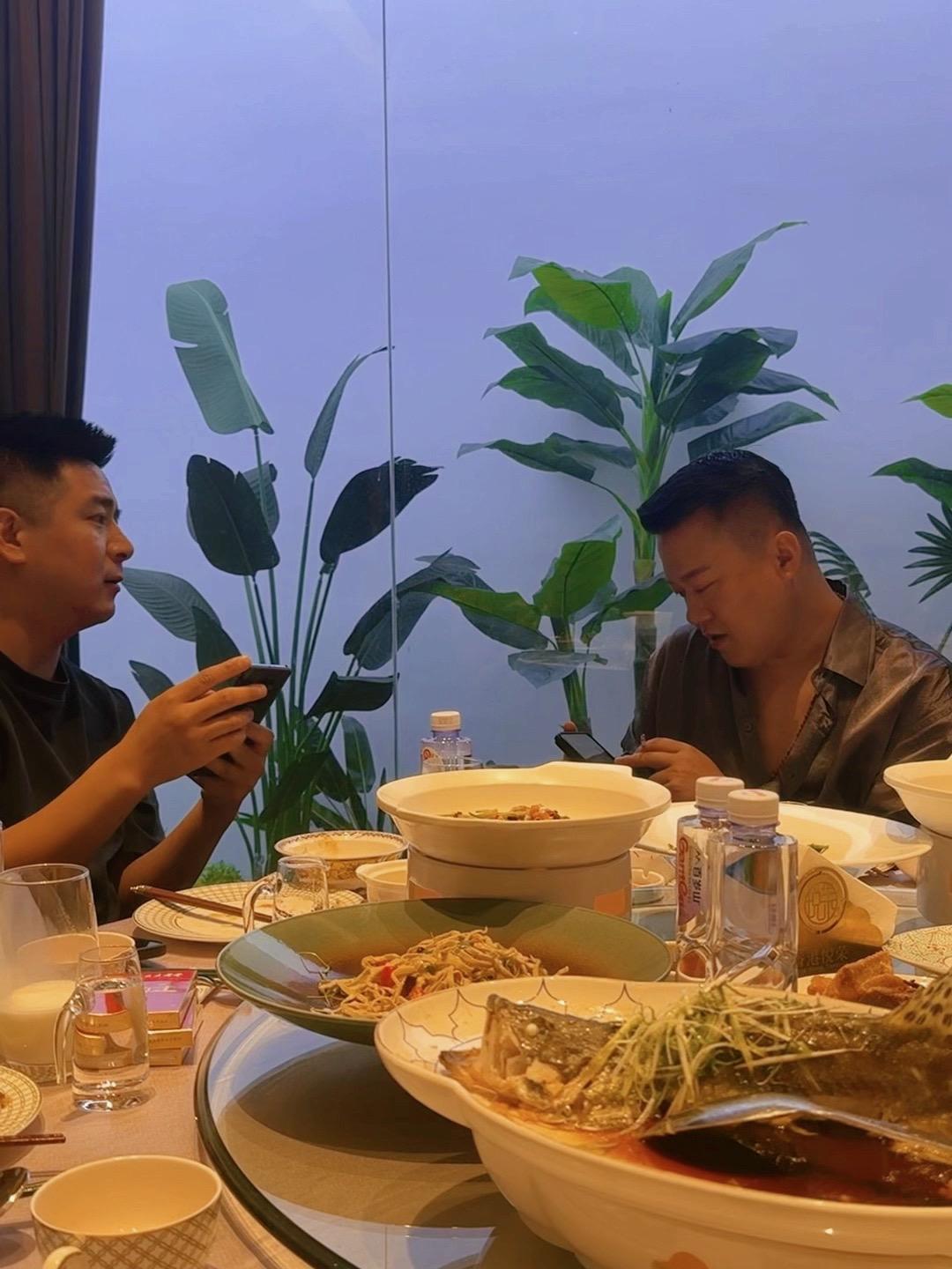 社交时切忌弱者表达！1、把“麻烦你了“换成“这事就靠你啦！“麻烦你了...