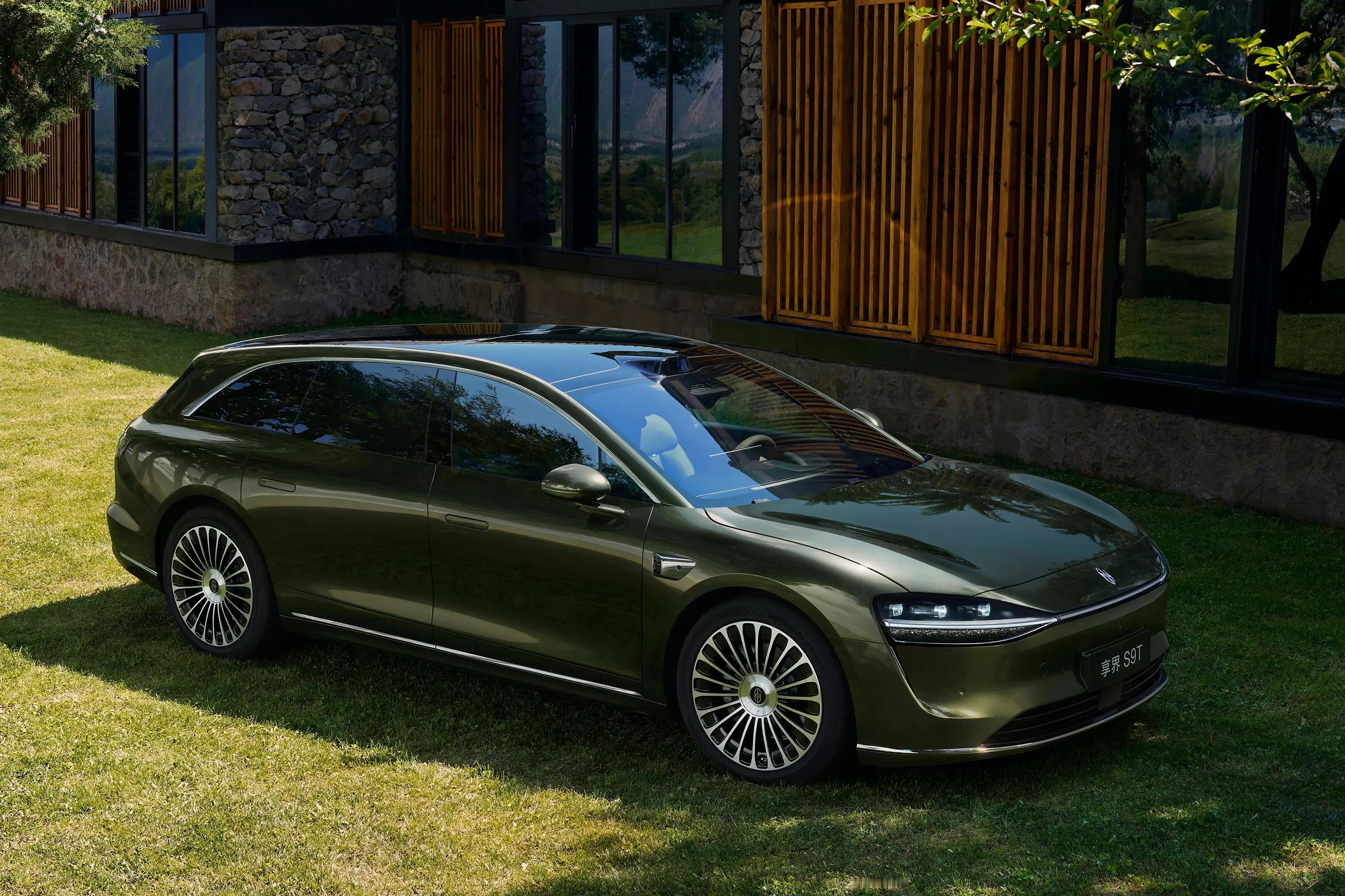 开享界S9T这段时间是真省心，日常通勤堵路时，智驾能帮着规避行人、平顺变道，副驾