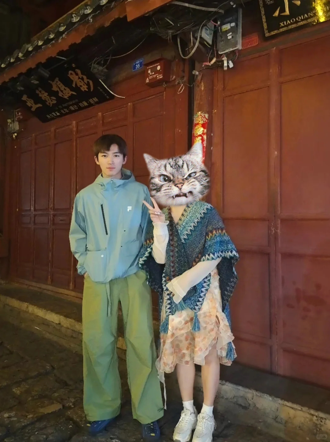 王星越 ｜🎵更新原来消失了这么久的小孩哥是去玩啦还被粉丝偶遇了（这次偶遇地点很