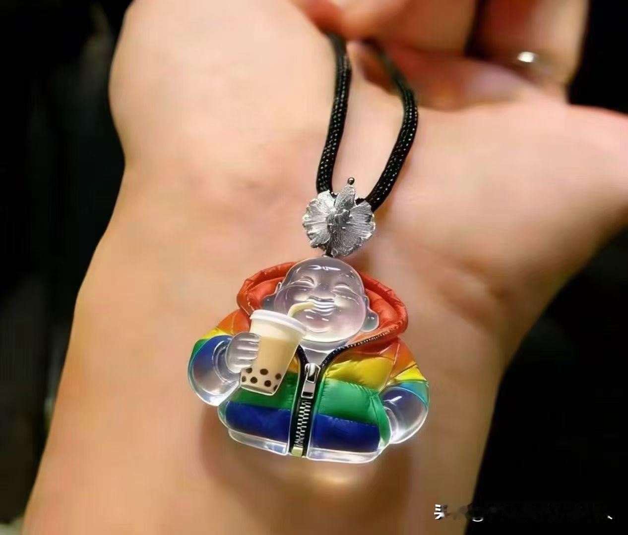 美军入侵委内瑞拉，这是赤裸裸的侵略一个主权国家，那些对我们围岛演习指手画脚的国家