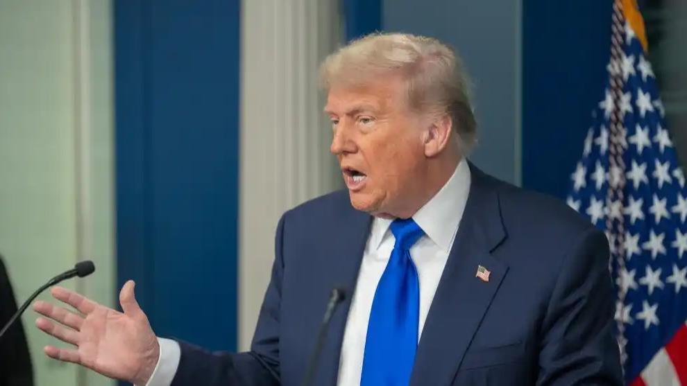 美国海军或将迎来“航母舰队大跃进”！特朗普在海湖庄园宣布，将启动新一轮航母扩建计