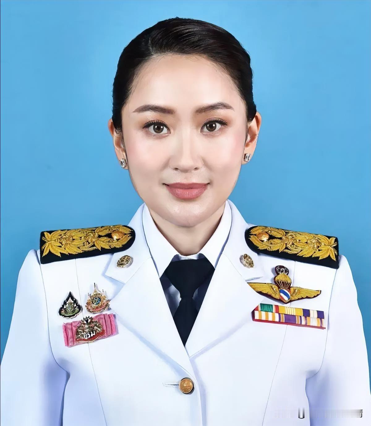 泰国大选再掀波澜！
 
12月24日，泰国政坛传来关键消息——看守总理阿努廷在自