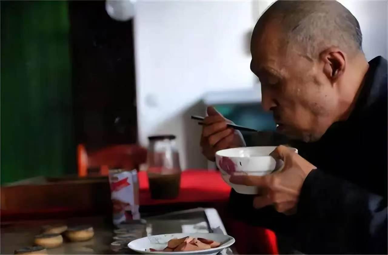 从“做饭难”到“吃饭难”：在如今老龄化社会下，如何解决3亿老人吃饭需求？

大家