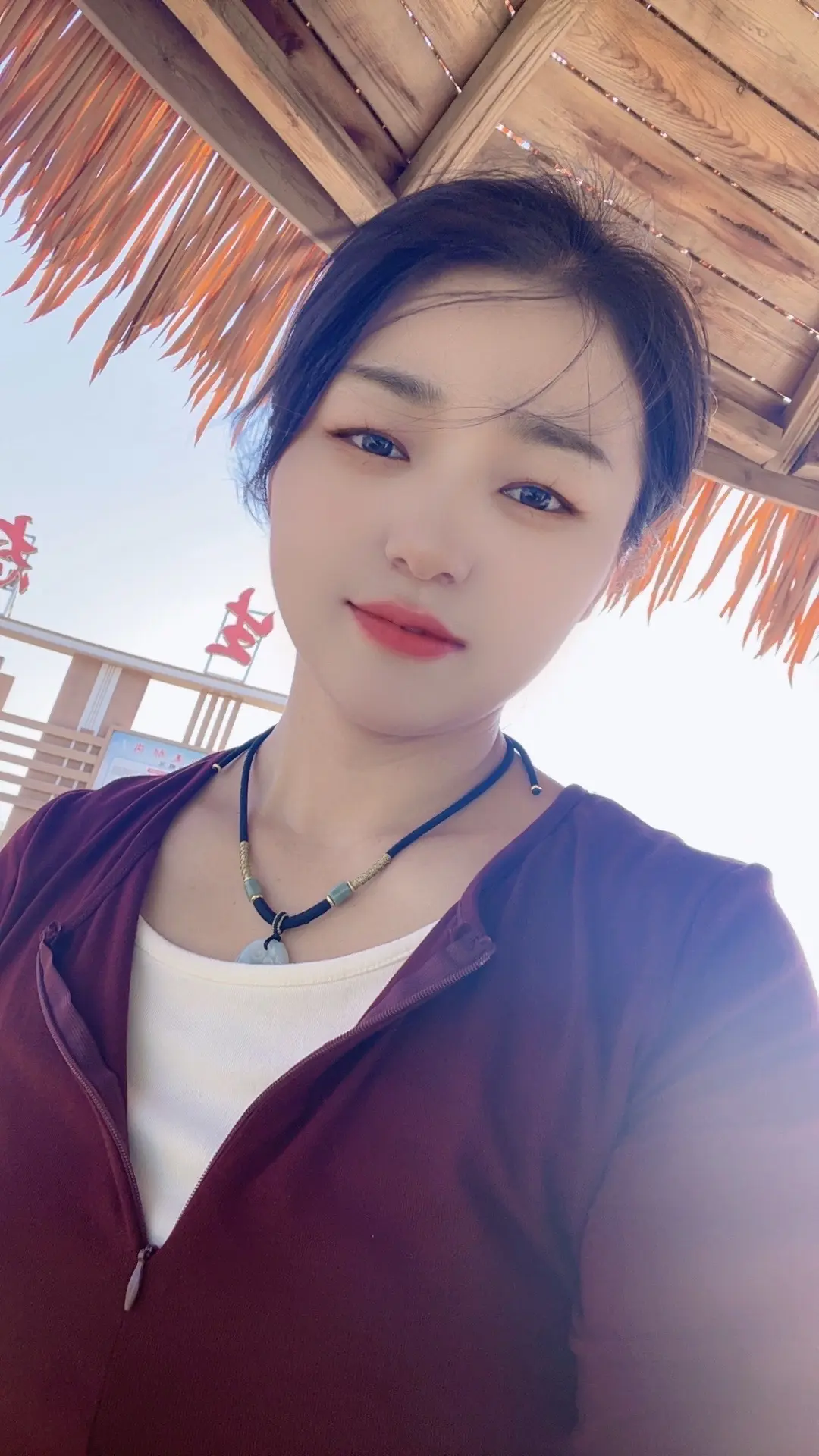 人生所有的经历都是成全，取舍之间便是人生，松弛之间便是生活，有人捏着你...