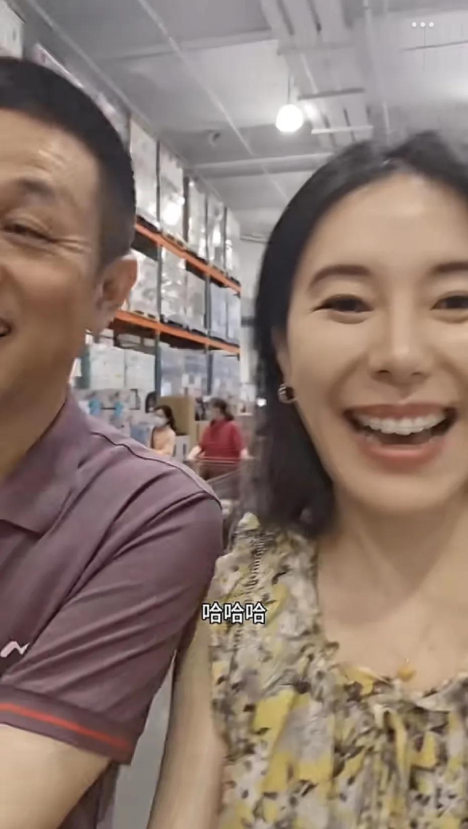 蔚来汽车CEO李斌，携带老婆周末出来购物，真是又晒了一波恩爱夫妻。

李斌，作为