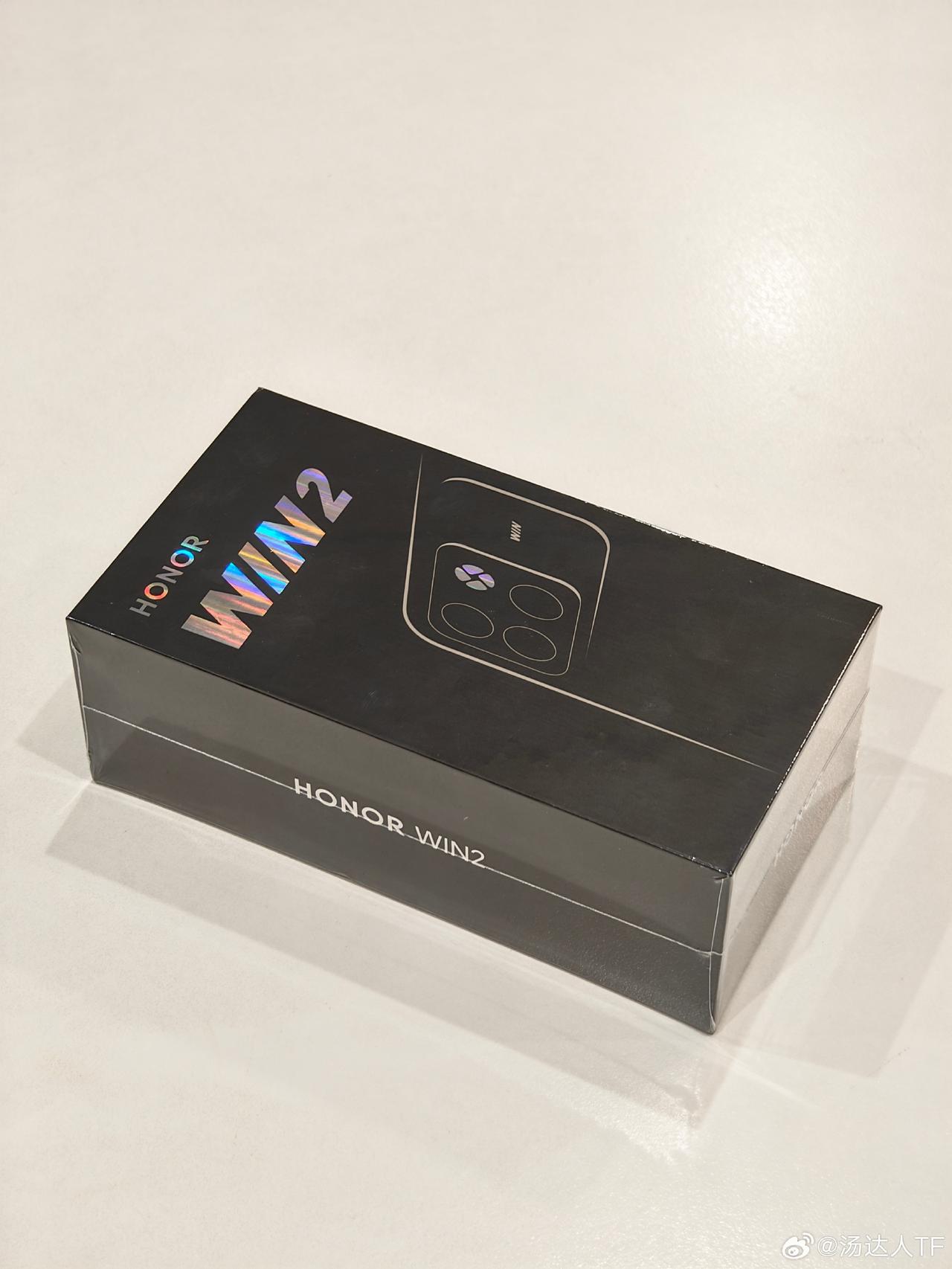 荣耀WIN2的包装盒原来长这样！刚刚看到荣耀产品经理与荣耀林总互动的图文内容，我