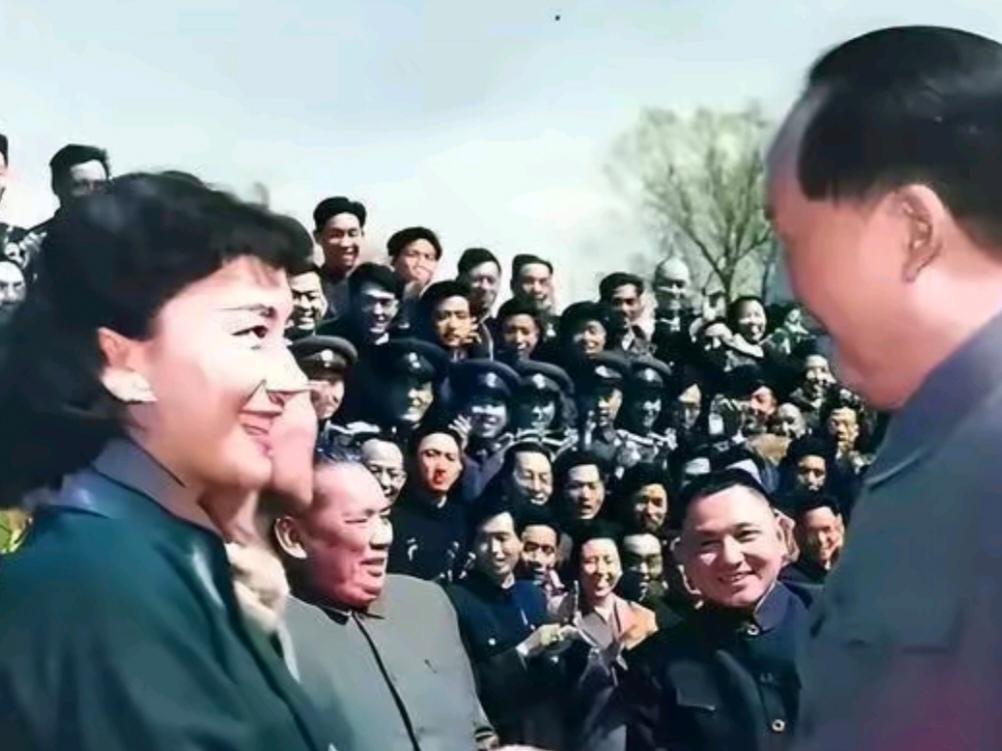 “西施怎样美丽，谁也没见过，我想她应该像夏梦才名不虚传。”金庸评价夏梦的这句话是