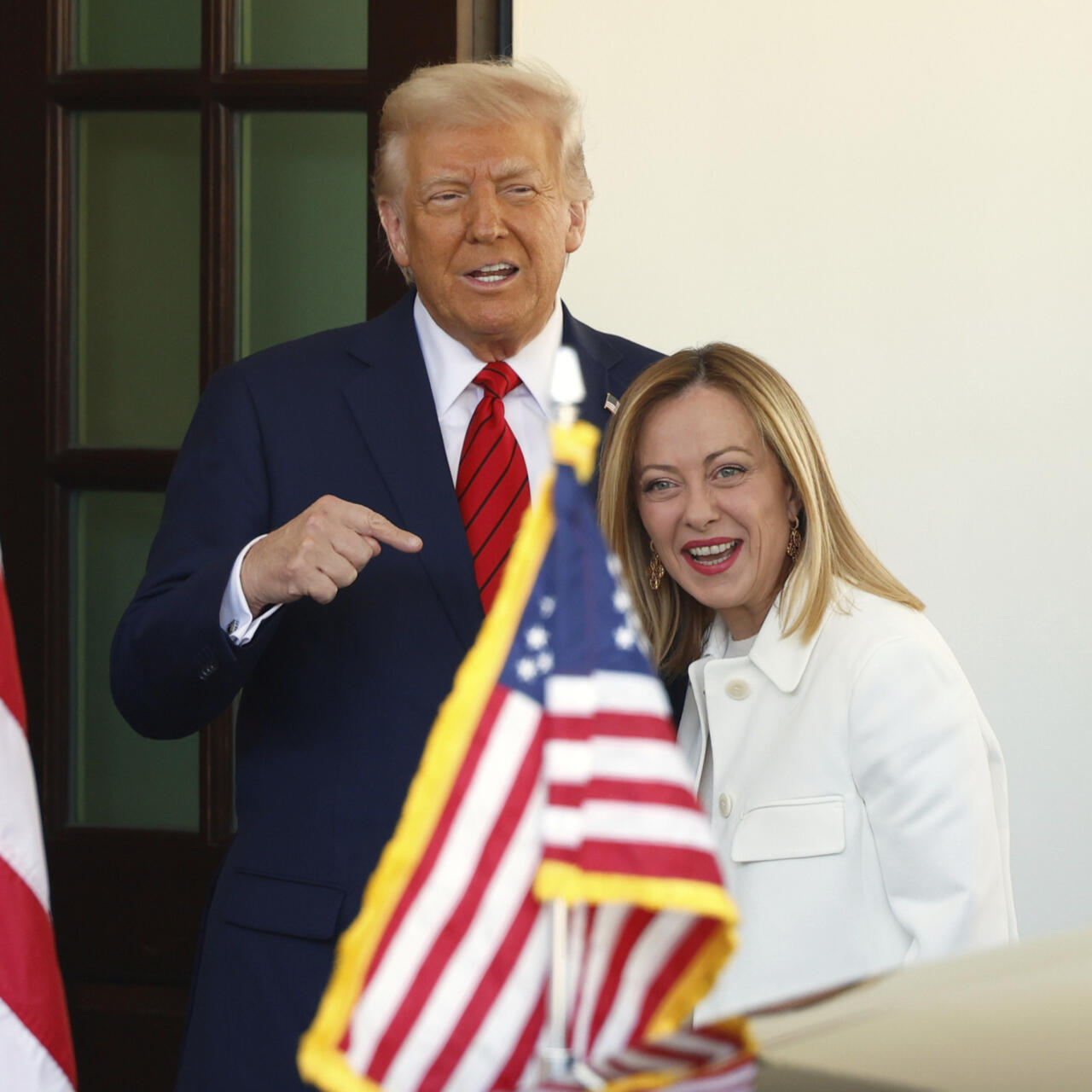 欧盟紧急峰会讨论如何应对美国之际，意大利总理梅洛尼私下为美国总统特朗普辩护。她告