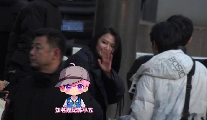 谭维维现身央视马年春晚彩排 谭维维也现身。 