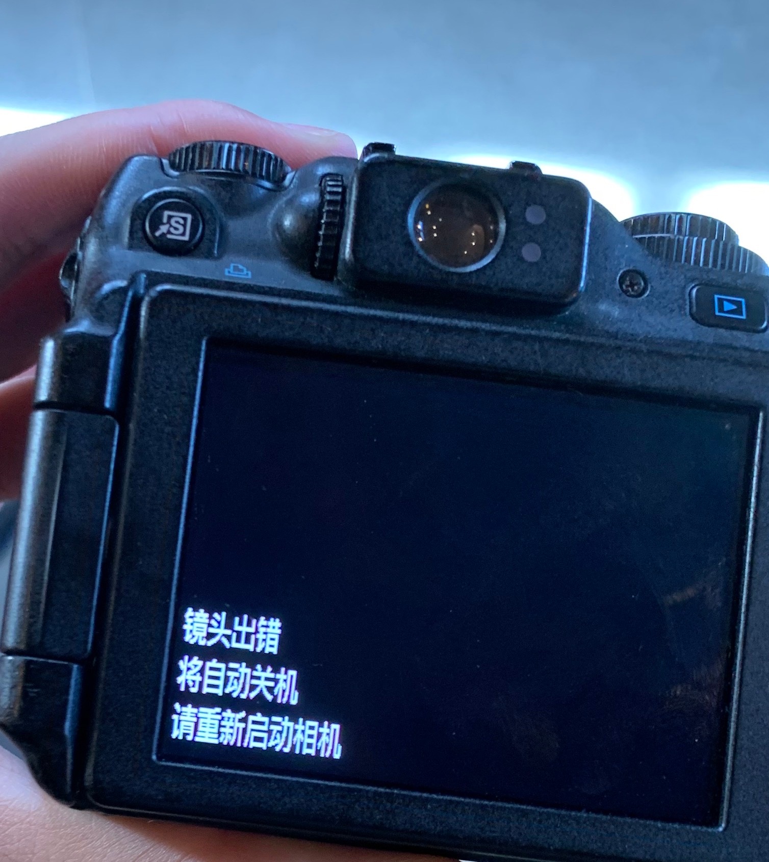 已逼疯[作揖]带了两个相机 一个弄坏了 一个忘带设备 酒店还定错时间不能退超时 