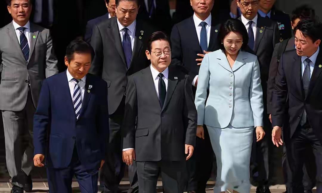 李在明赴欧出席G7，金民锡罕见送行，执政党高层却首次缺席 