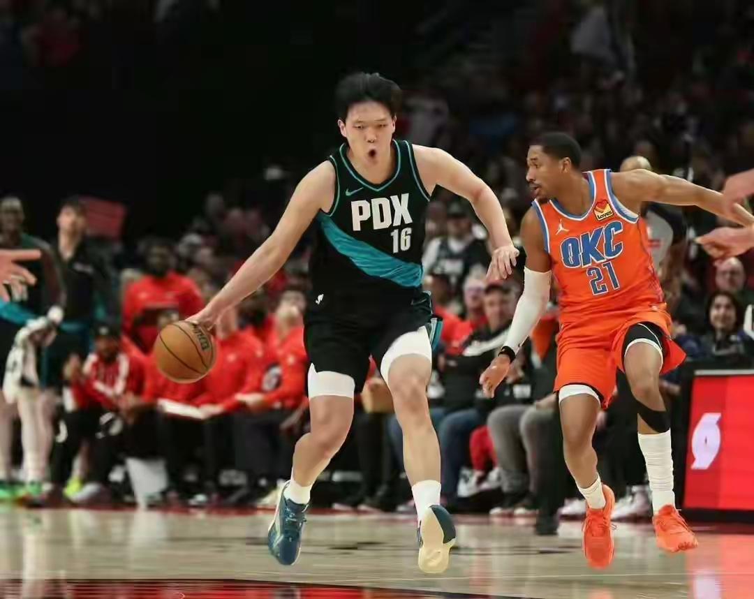 创作训练营开营啦关注杨瀚森，关注杨瀚森在NBA的比赛。今天开拓者战雷霆，杨瀚森替