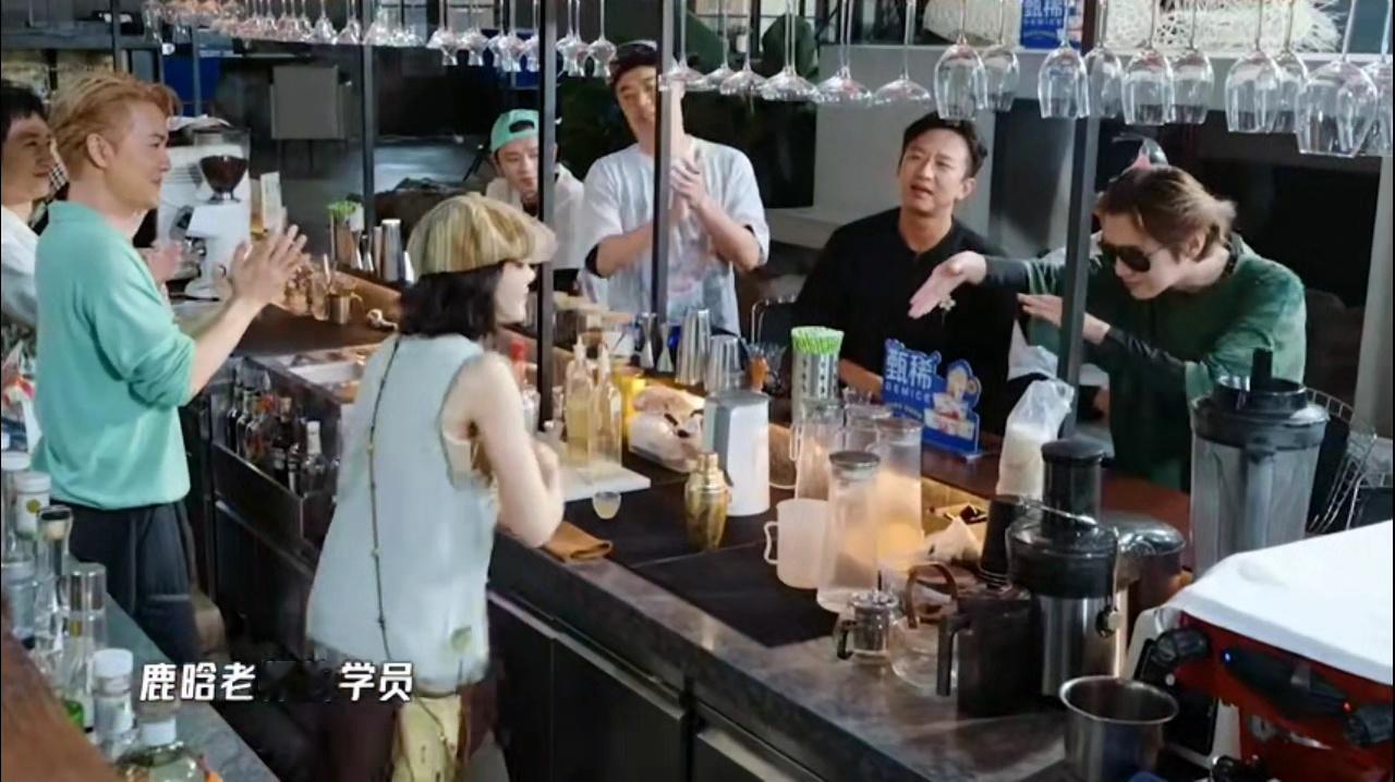 鹿晗曾经是希林娜依高导师哈哈哈哈哈 这期五哈有希林娜依高，想起鹿晗曾是她的导师，