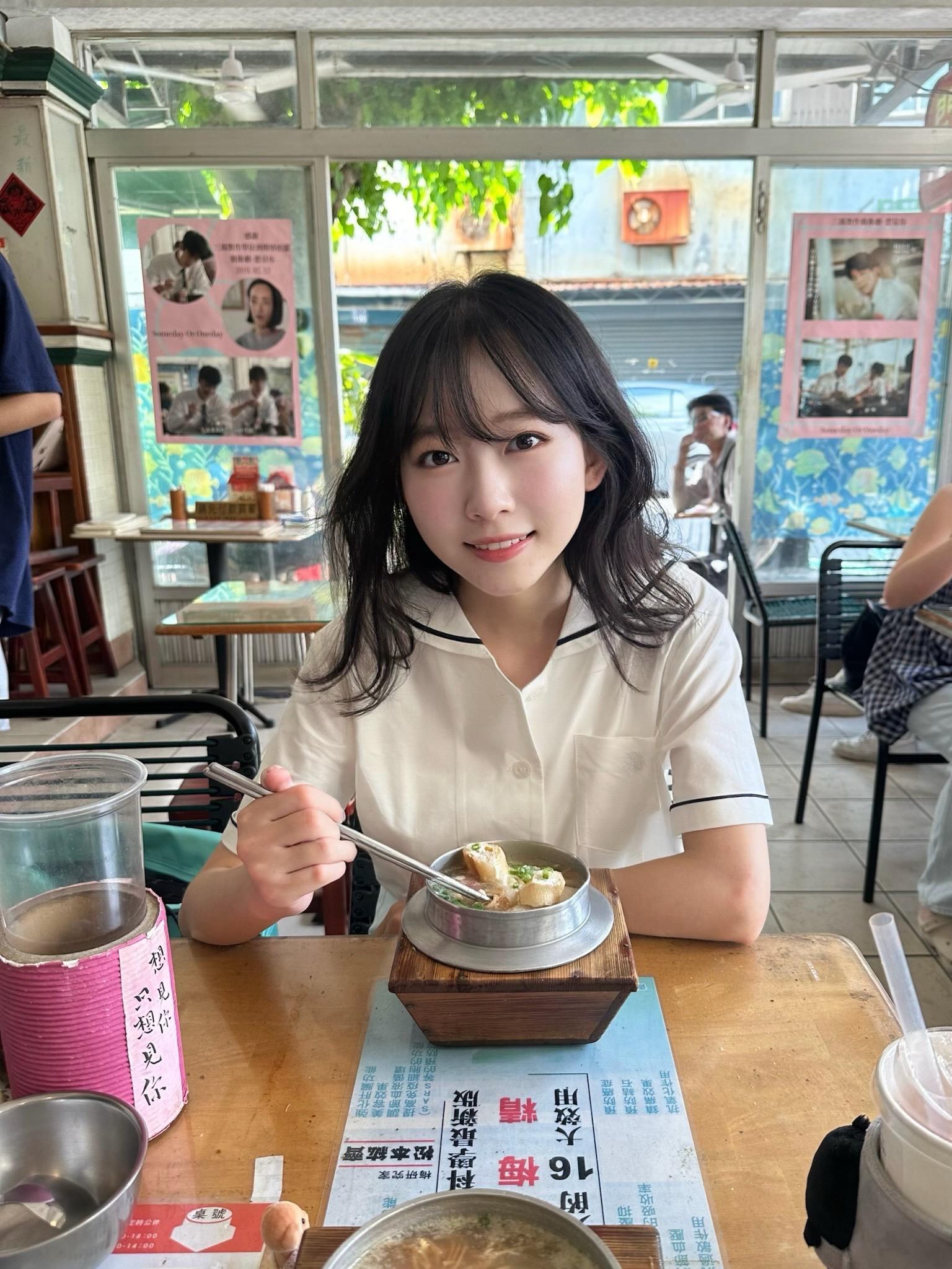 在台南当甜妹😉。好幸运坐到了李子维的座位 吃了锅烧意面 完全打卡了想...