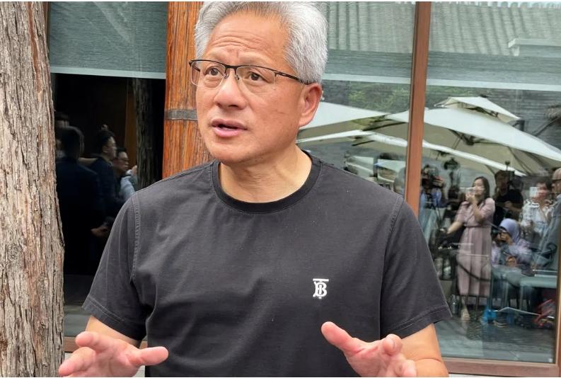 黄仁勋绝对是一个好销售，在H20芯片被劝退后，要卖一款更先进的人工智能芯片给中国