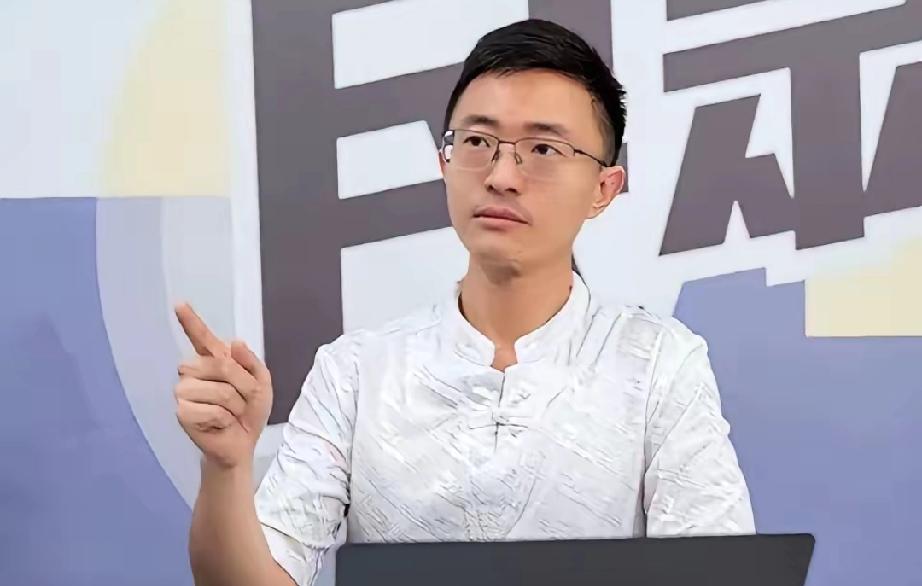 真的太敢说了！
台湾新党侯汉廷直接给大陆支招，这番话简直说到心坎里：武力统一成本