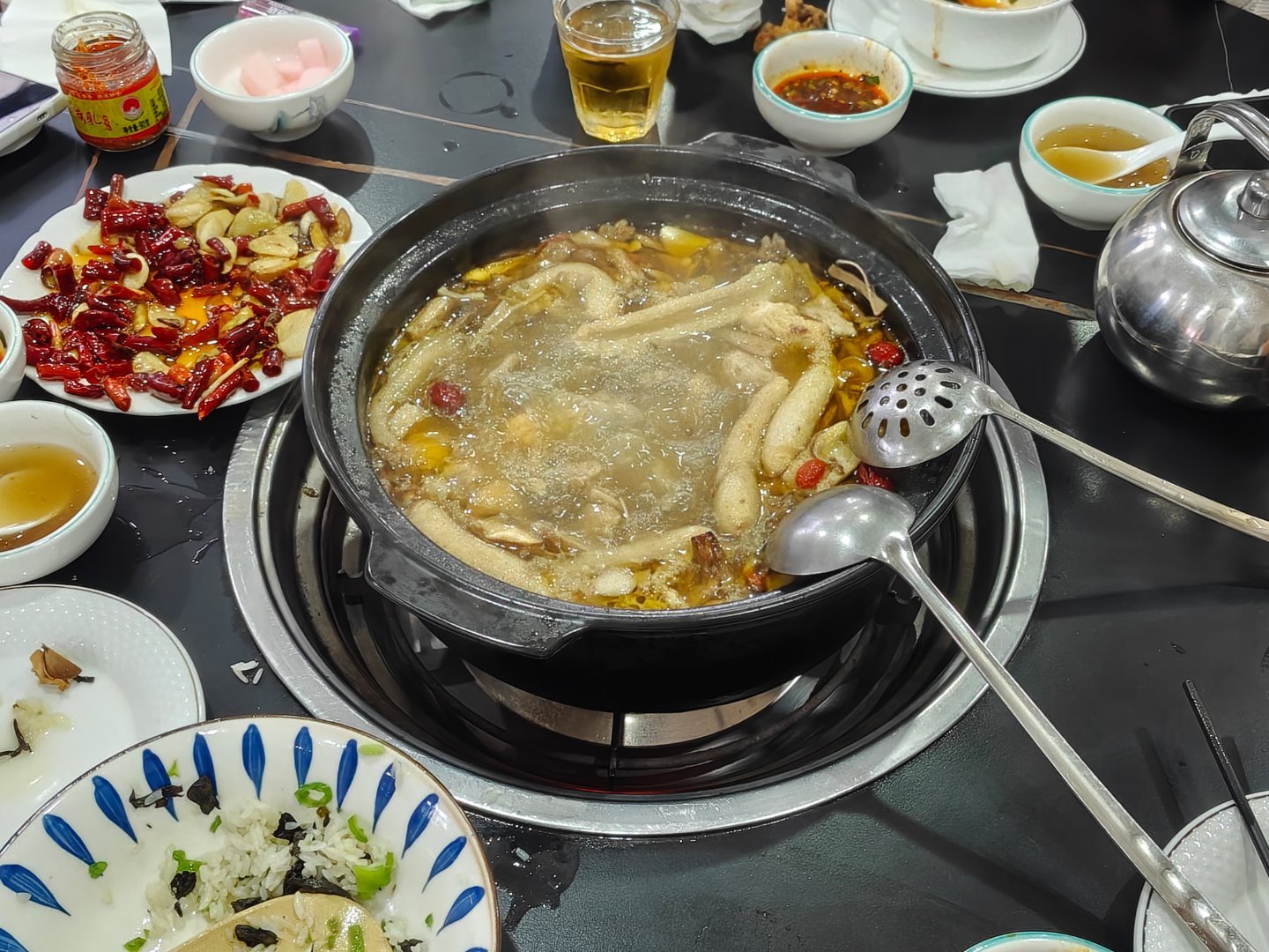 来昆明要吃什么必须是菌子火锅了见手青来一份