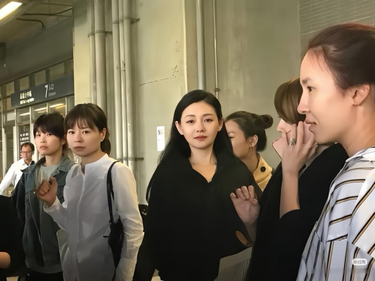 一直感觉她是大女主，怎么后边这么反转！

跟汪婚后好几年都在内地生活的话，没事上