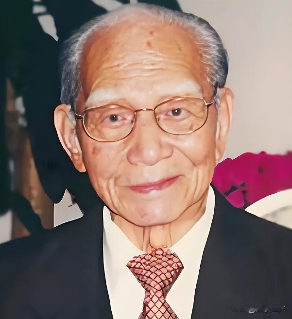 1949年，一名被俘的国民党副师长见到我军团长过来，立刻大喊：“老同学，我是自己