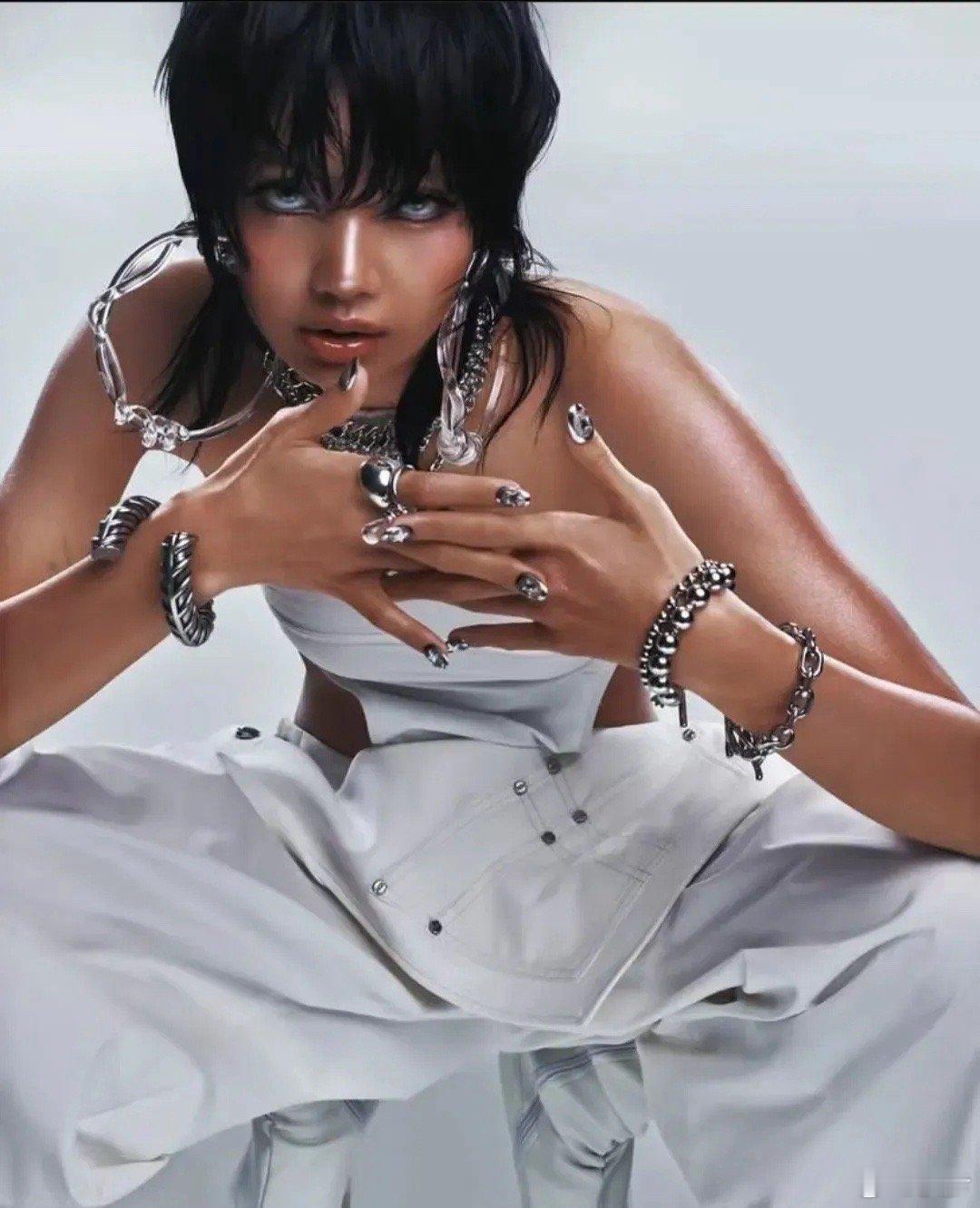 Lisa是完全放弃韩国市场了吗，感觉她已经完全闯美了，就是说美国娱乐市场的审美是