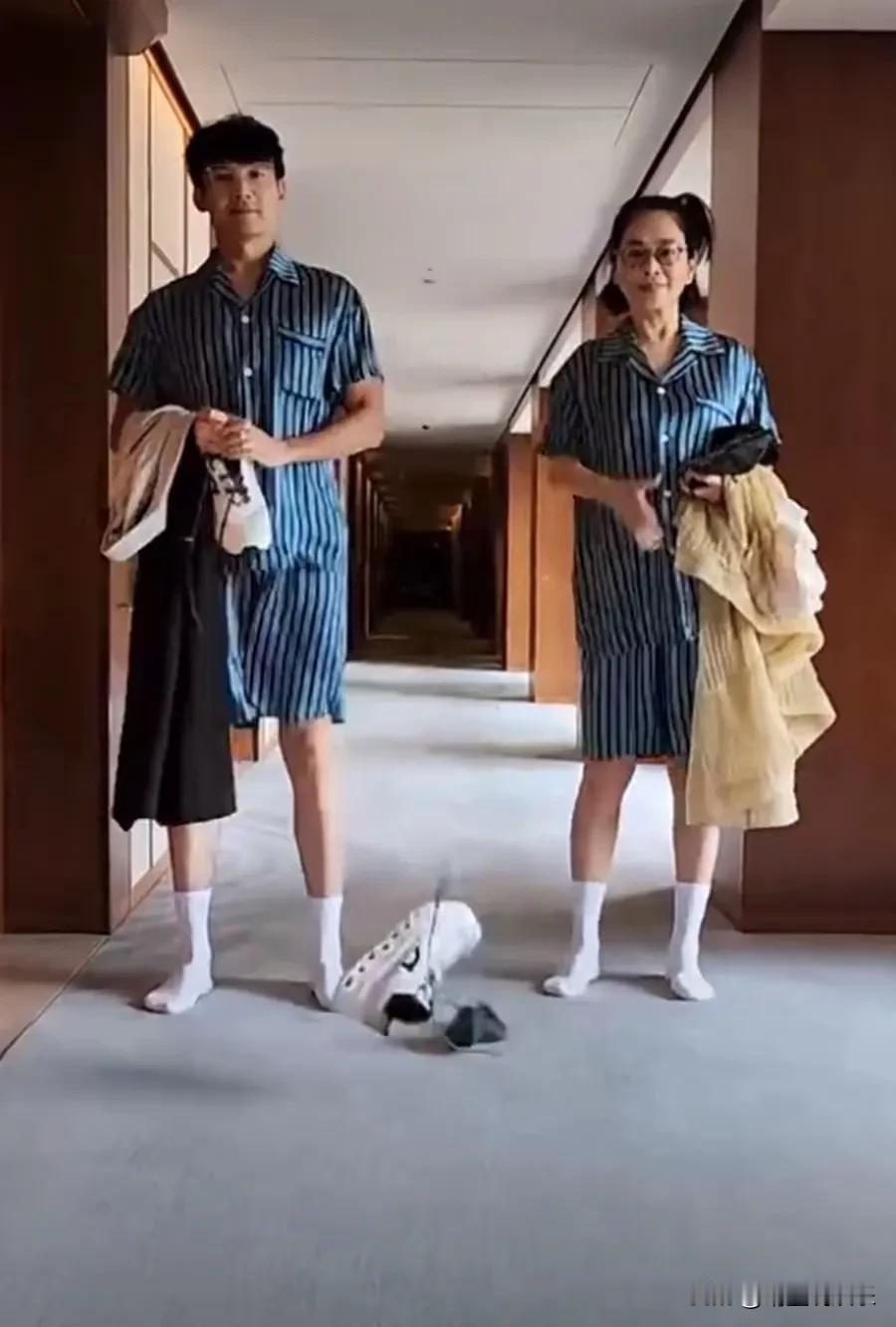 陈松伶瘦身成功，
却依旧没逃脱年龄的“打脸”
脖子上松弛如老人的皮肤出卖了她，