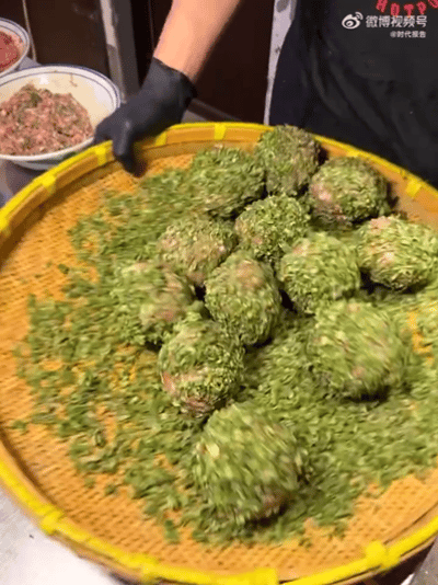 在杭州地铁被9条朋友圈刷屏杭州地铁这波操作太会了！九条老板朋友圈直接霸屏，三十年