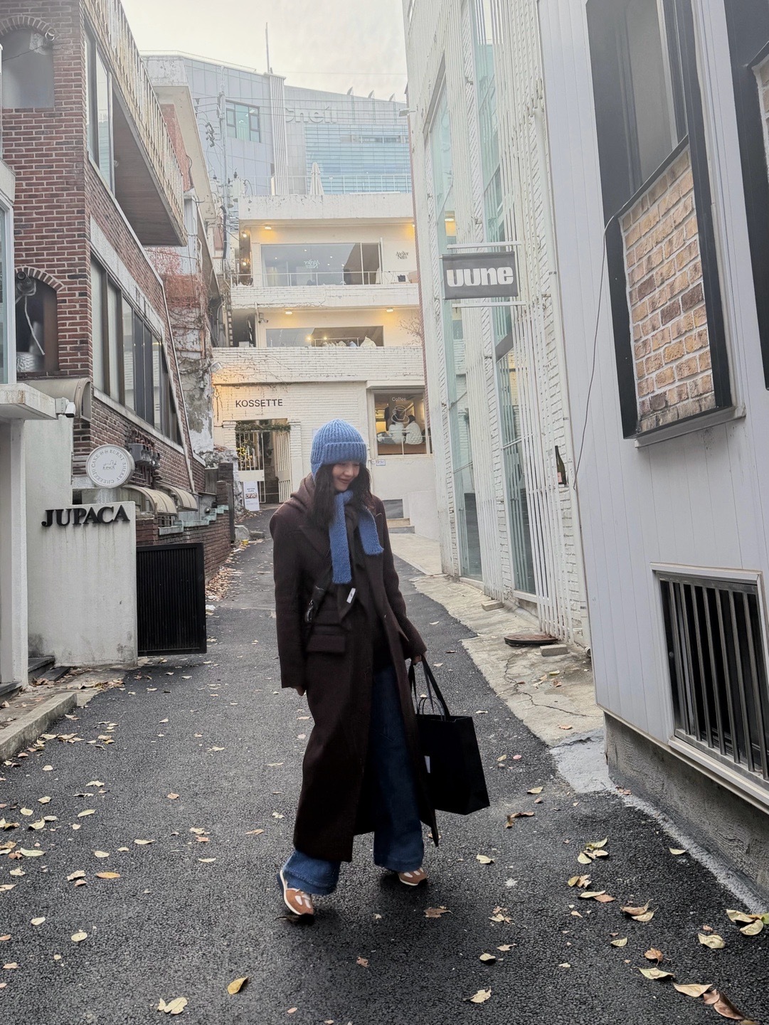 高圆圆 出片全靠闺蜜 谁被高圆圆韩国街头美照美到！眉眼弯弯笑意温柔，穿搭温婉又时