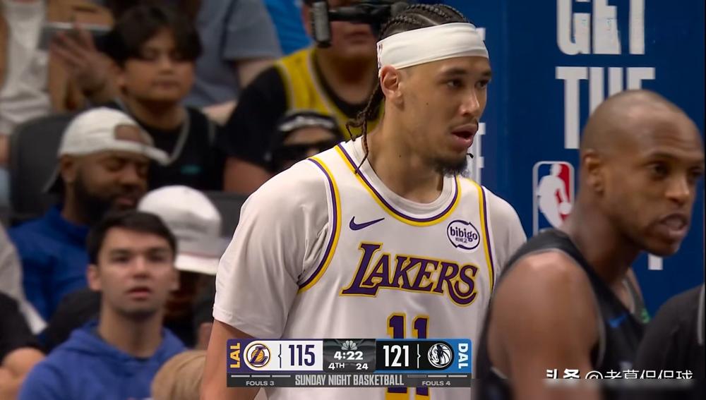 1.3亿先生正在被一个替补公开处刑。
你以为这只是场首发之争？错。这是底层饥饿