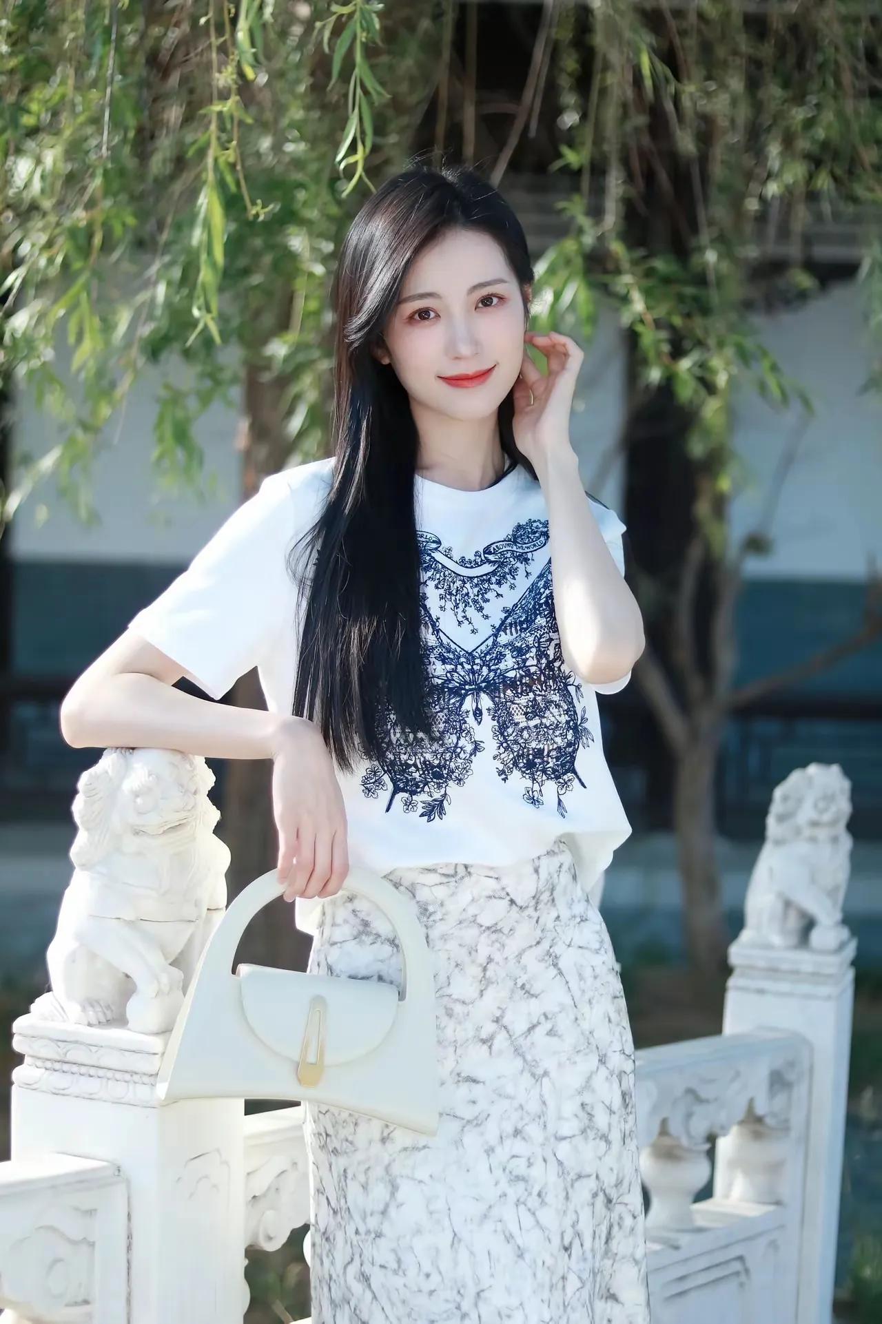 美的不要不要的[比心][比心][比心]什么样的穿搭可以成为气质女神?