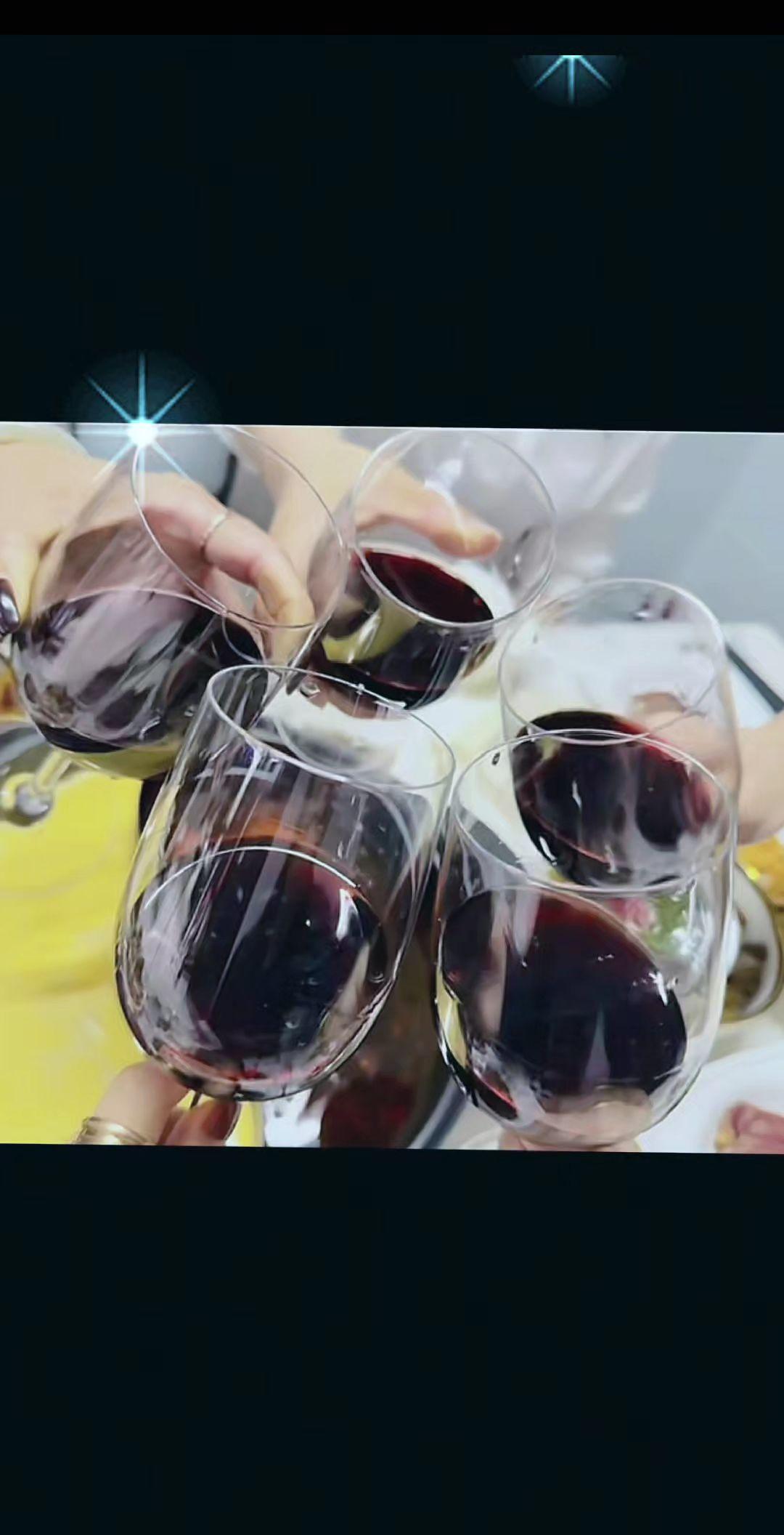 我告诉你，男人要是真爱上你了，那包容程度能把你吓死，你作，你闹，你犯浑，你把天捅