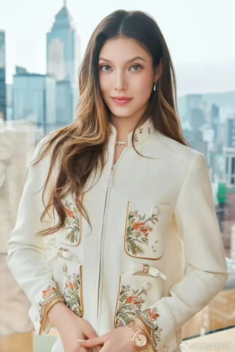 谷爱凌郭晶晶何超琼合照她真的很优秀！并且热爱！希望她在其他领域也可以做的更好！ 