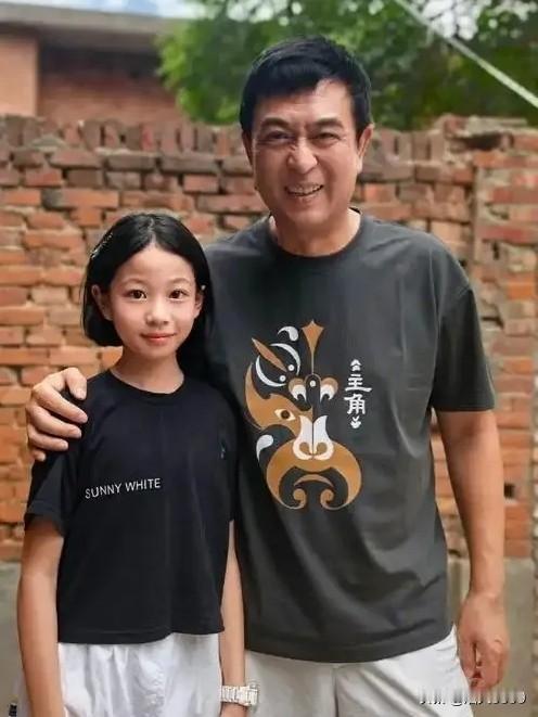 看懂忆秦娥这段唱词，才算真正看懂了《主角》。

他大舅，他二舅，都是他舅
高桌子