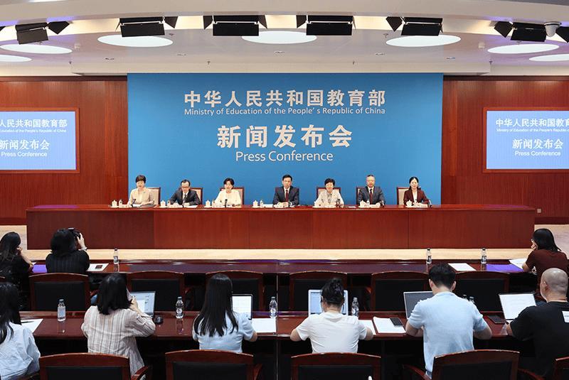 马上到教师节，教育部这场发布会，说到无数老师的心坎里。
 
“尊师重教，不能只是