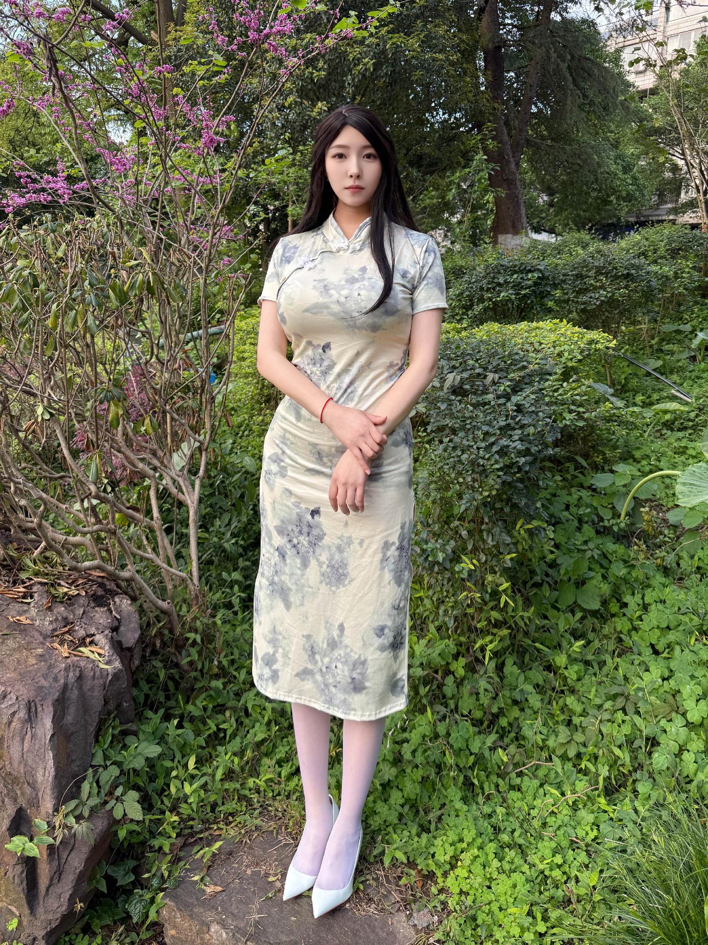 今年一定好好干 买一件polo衫，也感受一下碎花裙片刻的温柔