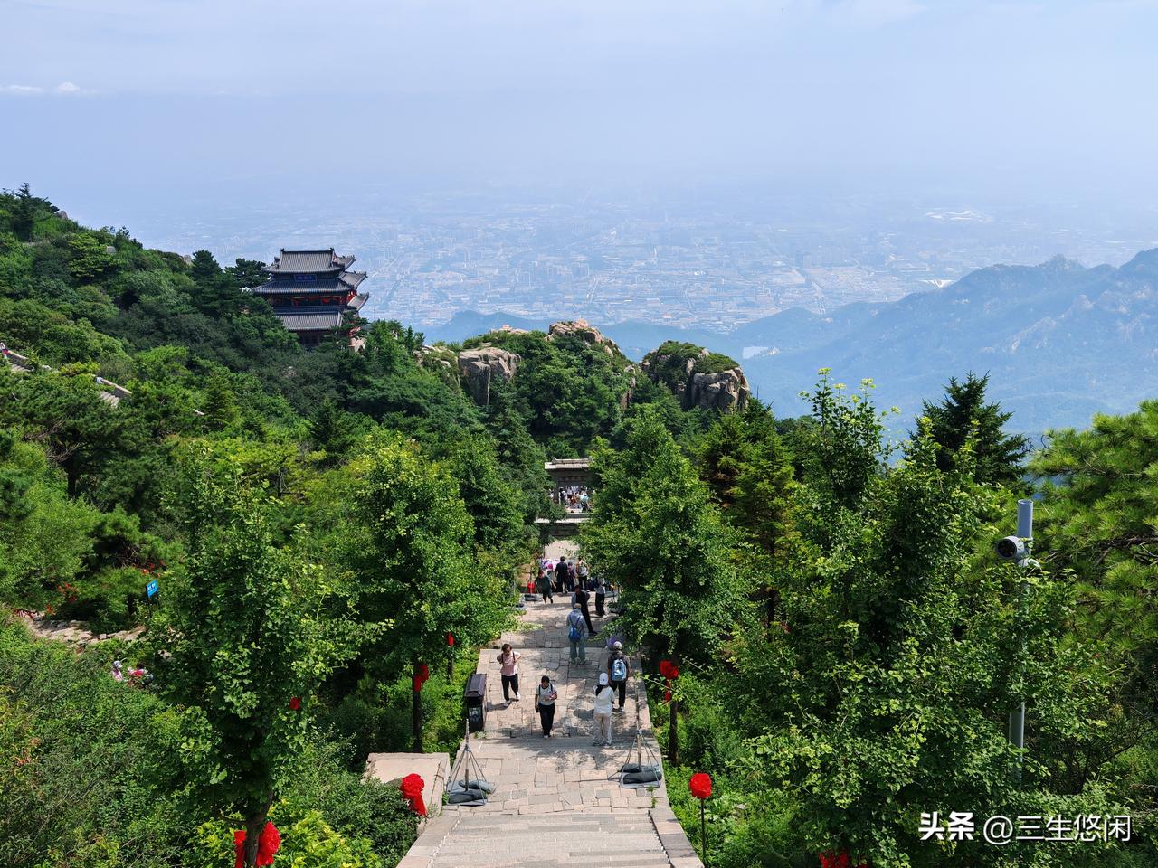 千万不要碰任何上不了台面的东西，包括人。因为背后全是麻烦，人应自觉矜贵，不同圈层
