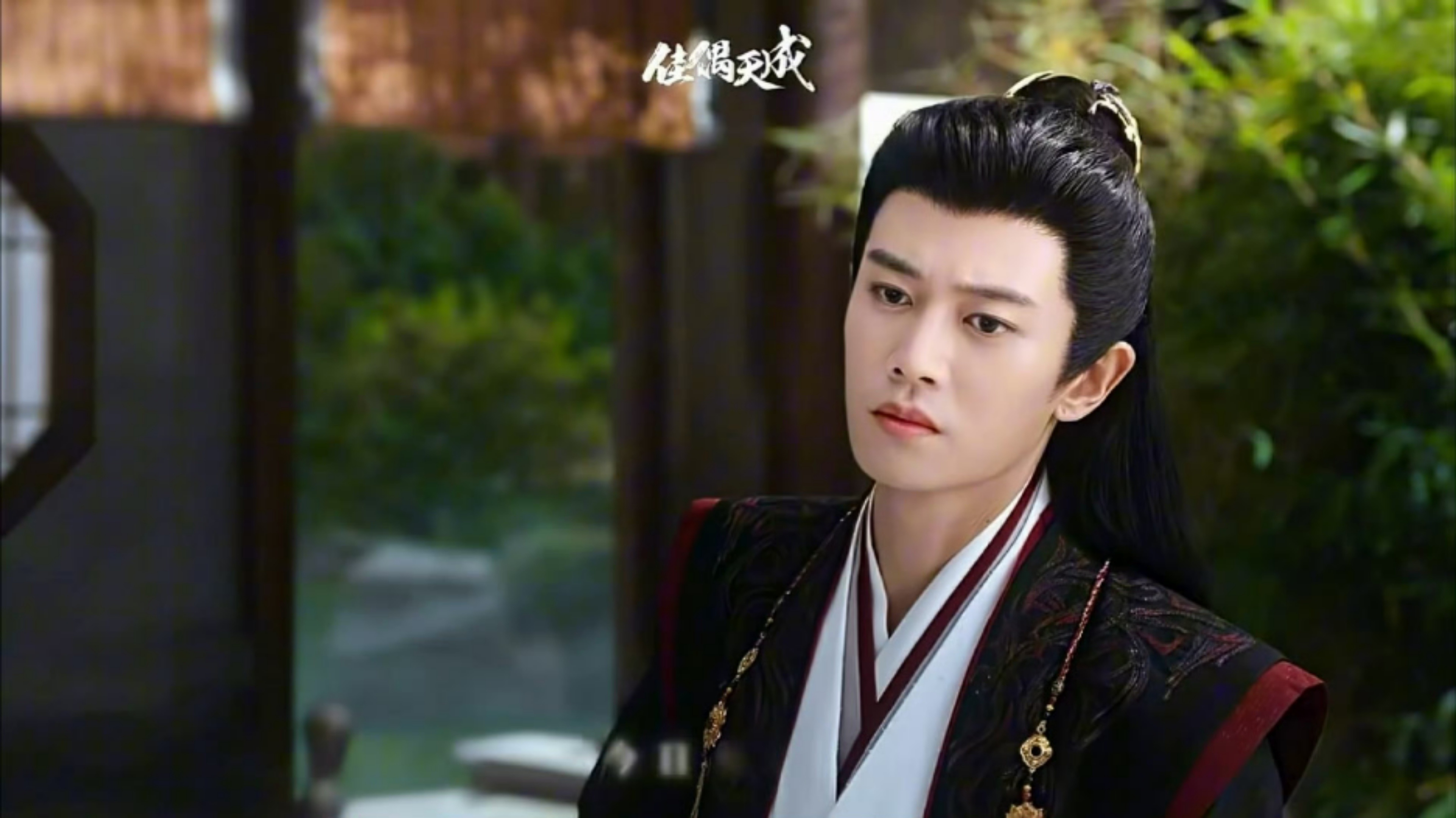 没人觉得任嘉伦佳偶天成这个镜头很b很帅很拽吗？ 