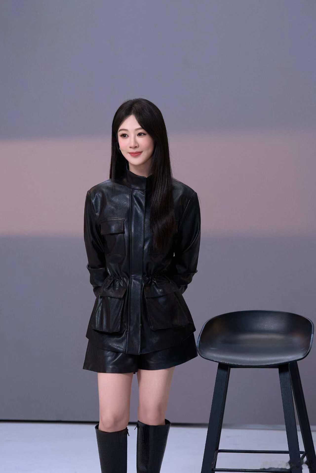 杨紫皮衣长靴 杨紫皮衣长靴造型帅成啥了，姐的副驾我已经预定