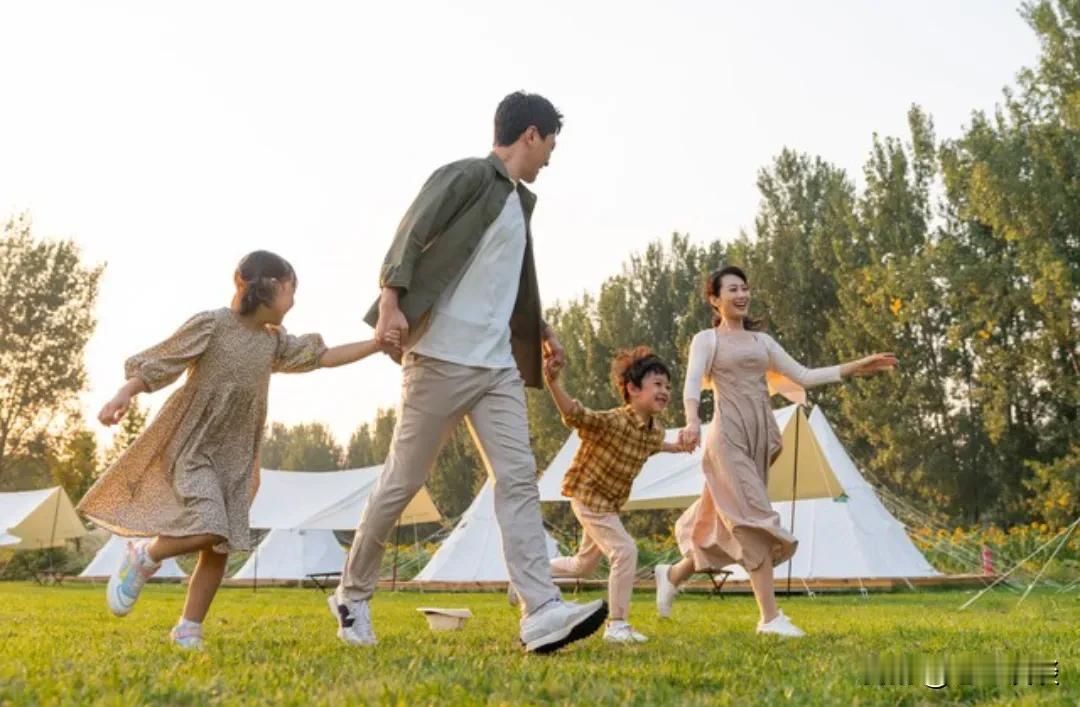 一个家庭要向上走，
最关键的几步：

1、夫妻之间不要吵架离婚，能够成为夫妻就是